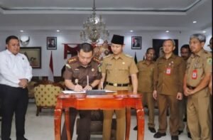 Bupati Arifin dan Kajari Trenggalek Tandatangani MoU Penanganan Hukum Perdata dan Tata Usaha Negara