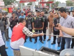 Polres Blitar dan Dinas Terkait Melakukan Sidak SPBU Menindak Lanjuti Keluhan Masyarakat, BBM Bercampur Air