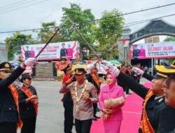 Tradisi Pedang Pora Iringi Kedatangan Kapolres Tulungagung Baru, AKBP Ihram Kustarto