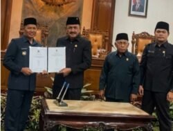 Plt. Bupati Tulungagung Hadiri Paripurna DPRD, Sahkan 9 Perda hingga Sepakati KUA-PPAS 2027